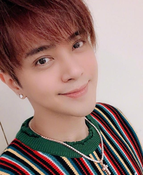 罗志祥厉害，加起来不过千的卫衣和鞋也穿出潮范，全黑穿搭气场足