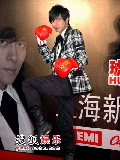 戴上拳击手套，小猪打遍“舞林无敌手”