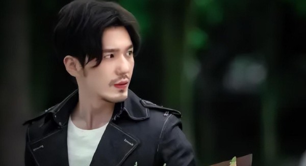无缝进组！《龙城》刚官宣杀青，白宇新剧又开机，网友：期待女主