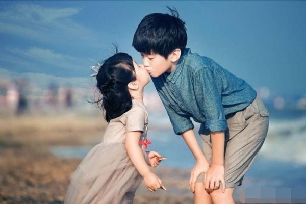 继儿子天天后，张亮另一个小宝贝杀出江湖，给众网友带来甜心服务