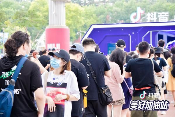 抖音多元玩法正在更新:从2500+明星的另一面看娱乐生态新发展