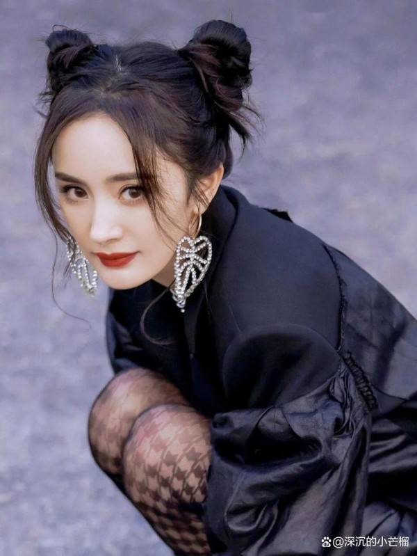 杨幂：20年顶流传奇，解密“不倒女王”的六大制胜法则