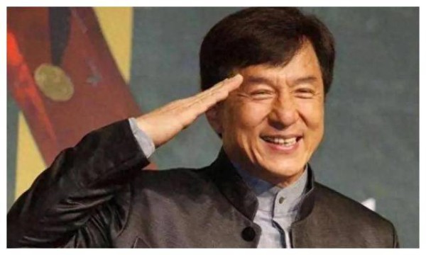 跨国巨星合作，共铸新篇章，文化交融闪耀夺目