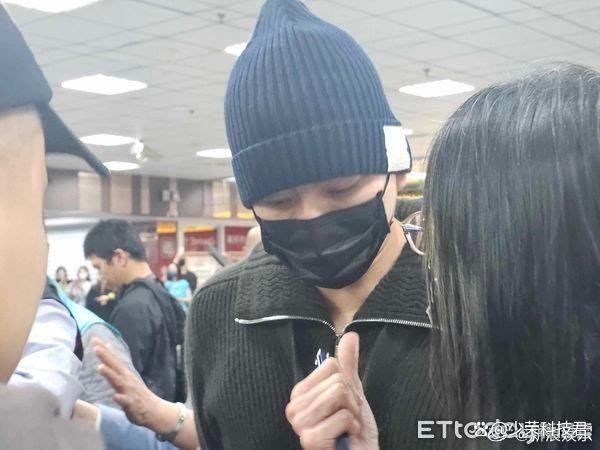 王大陆入伍 从争议走向担当 娱乐圈警钟敲响