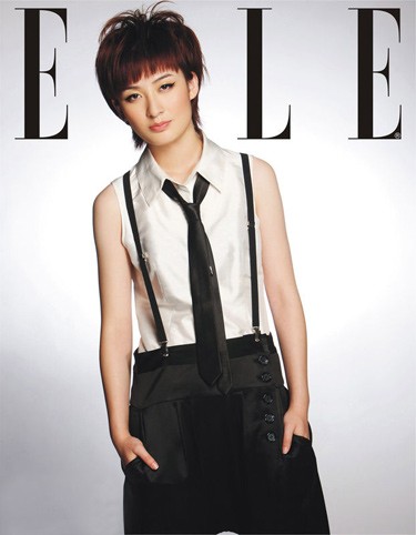 ELLE为曾轶可打造的造型。