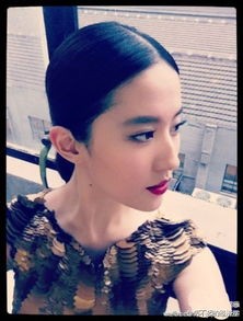 刘亦菲都演妈妈了_神仙姐姐都演妈妈啦！刘亦菲新剧官宣，与彭冠英捧脸激吻戏份曝光