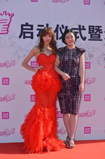 红毯-知名模特黄一琳、大赛创办人吴惠文女士
