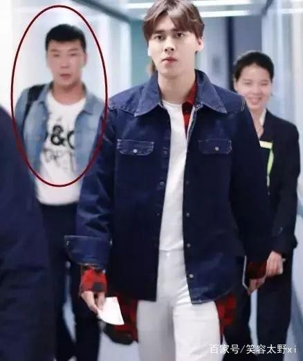 井柏然经纪人转投李易峰？娱乐圈变化这么快的吗