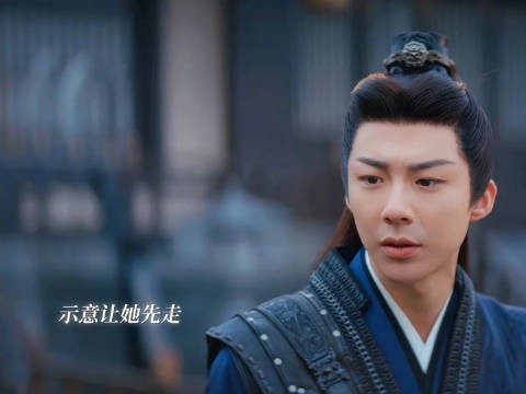 提到腿长走得快,小乔不仅走起来轻松,更是跑了起来呢! 折腰