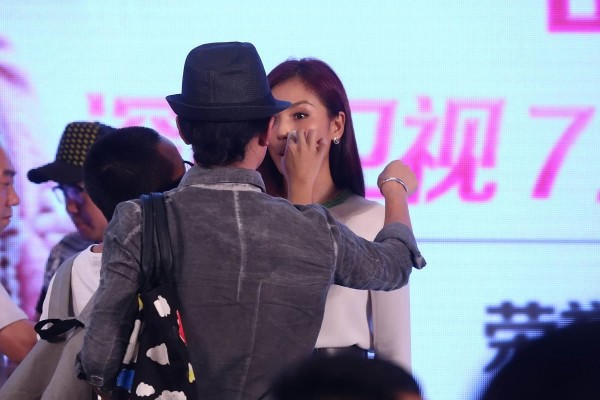 张杰谢娜签约壹心娱乐幕后揭秘：金钱观下的娱乐圈生存法则？