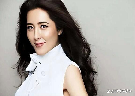 “天生不上相”的4位女明星，线下个个又美又瘦，比照片漂亮