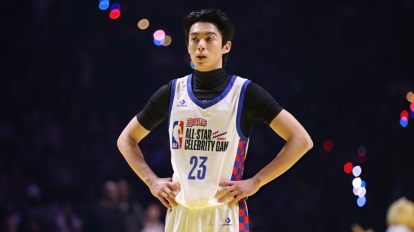 全明星名人赛集锦：王鹤棣丢空篮三不沾仅得2分，演员弗林荣膺MVP！