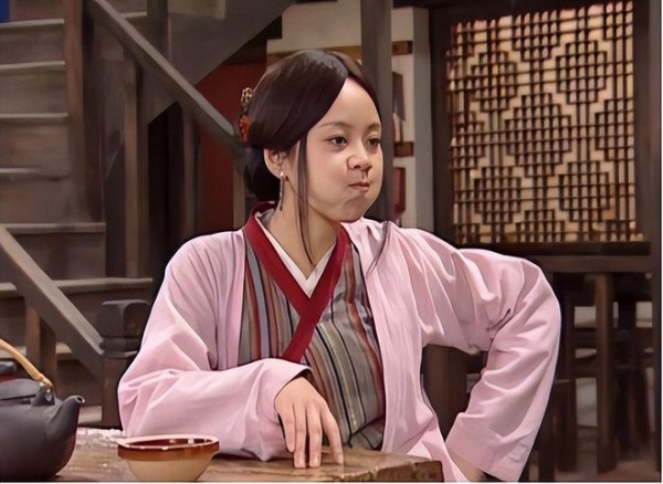 2004年，军人邹伟一身寒气对闫妮说:离婚吧，我净身出户