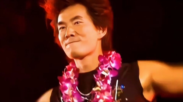 终结四大天王的任贤齐被称为站在天花板上的男人，据说只有80后才知道当年的他有多火