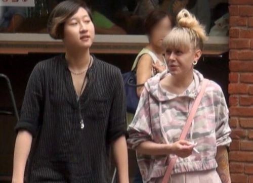 成龙私生女吴卓林承认出柜，吴绮莉祝福！哪些名人曾宣布出柜？