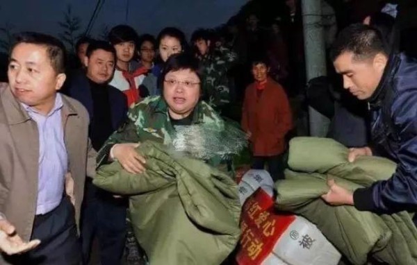 没想到，黄晓明、Angelababy做公益捐款20万，却反被网友嫌弃？