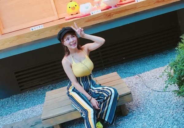 罗志祥综艺视频曝光，抱着女嘉宾地上滚来滚去，太会享受了！