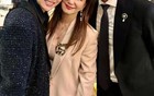 72岁钟镇涛与前任参加婚礼 搂肩贴脸相视一笑泯恩仇