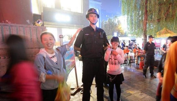身高2米10前CBA篮球运动员退役后靠劳动吃饭 不丢人