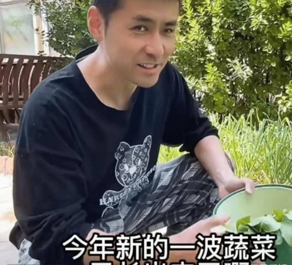 48岁的黄征如今生活成这样，专业歌手出道的他，竟埋没在家种蔬菜