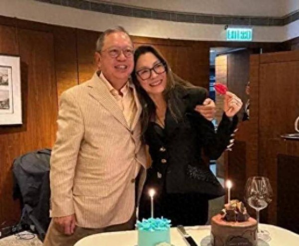 父亲留下了5家上市公司，前妻是台湾女明星，前女友还是王祖贤