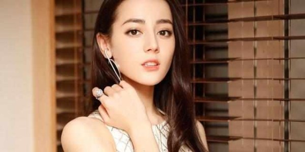 娱乐圈公认的8大女神：赵丽颖、杨幂、迪丽热巴…谁是你的NO.1？