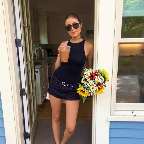 Clothing, Eyewear, Vision care, Shoulder, Sunglasses, Human leg, Joint, Outerwear, Style, Fashion accessory, 