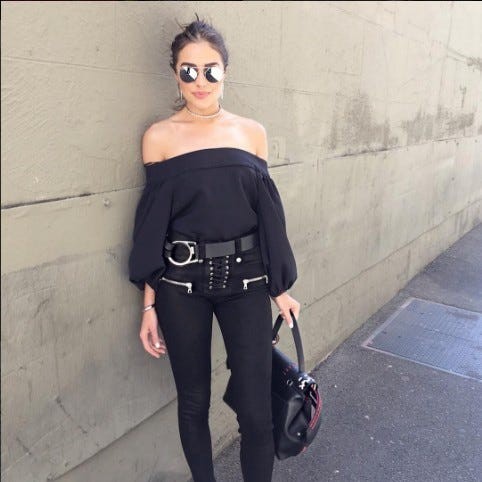 Clothing, Human body, Shoulder, Textile, Joint, Style, Street fashion, Fashion accessory, Waist, Fashion, 