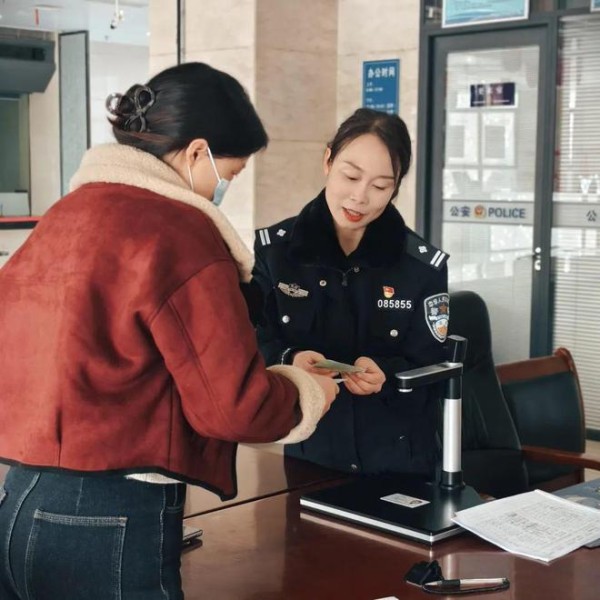 淮滨县公安局民警喻景：车管所里的 “半边天”