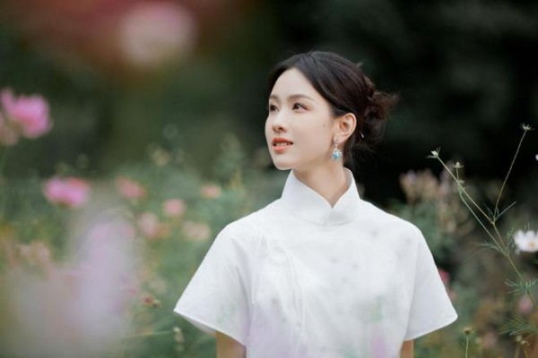 陈都灵才是“资源咖”，电影惨败却仍能演大女主，主创团队全一线