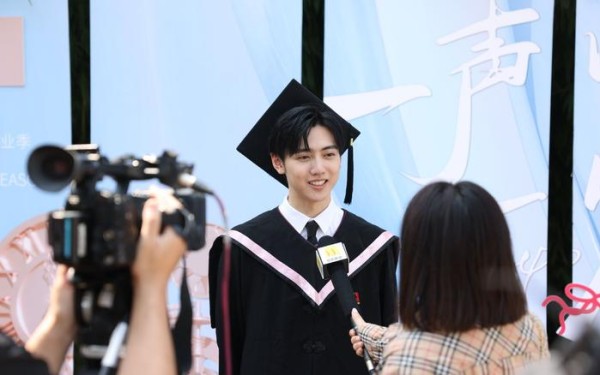 内地男演员、歌手,北京电影学院2024届毕业生焉栩嘉。 新京报记者李木易 摄