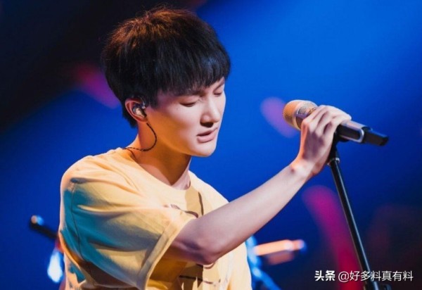 周深为什么是女声 周深声音为什么像女的，曾因女性声音而产生困惑