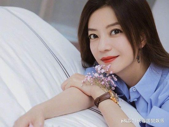消失两个月后，女星最新近照曝光，网友热议：她是否有机会复出？