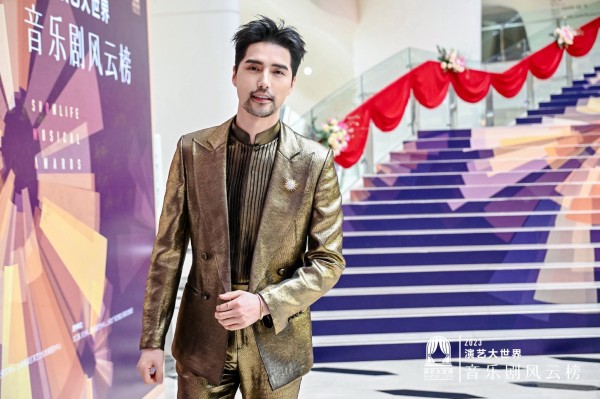 评委会主席 阿云嘎