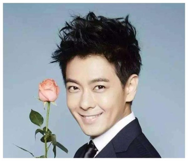 刘亦菲口碑如何？揭秘知名男星粉对她的评价，林志颖：当小妹妹