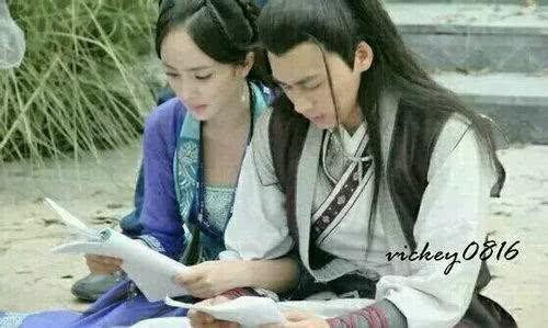 明星片场照：杨幂李易峰挽手对剧本胡歌超女人 最后一张成绝版!