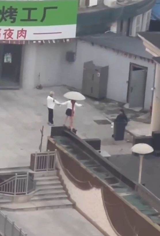 不爱别伤害！女子拒绝和前男友复合被抱摔，知情人：女生受伤严重