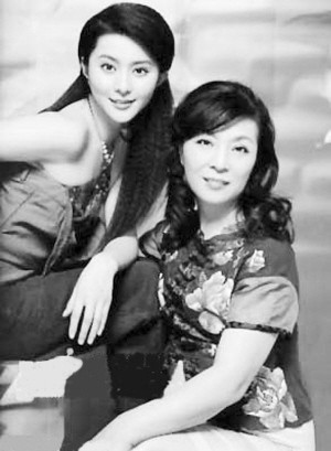 组图：盘点娱乐圈十对漂亮“母女姐妹花”——中新网
