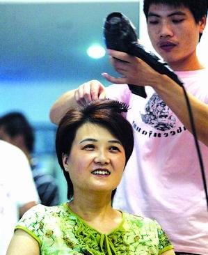 超女三强深夜答谢粉丝(组图)