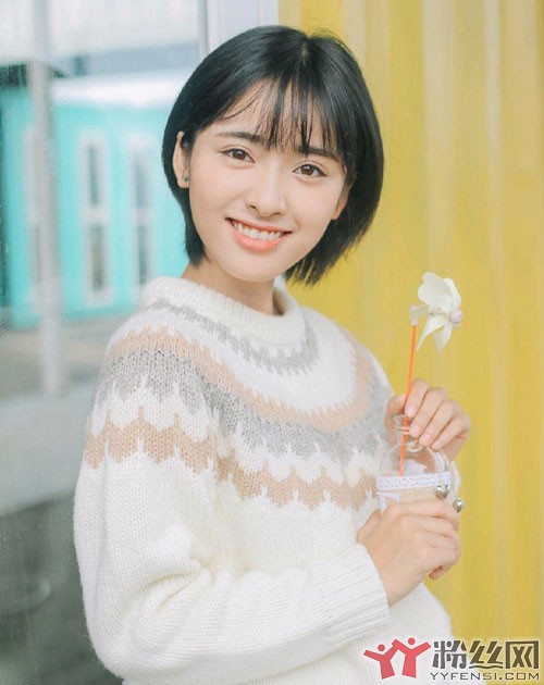 沈月怎么出道的进演艺圈的 人家命好你能怎么办
