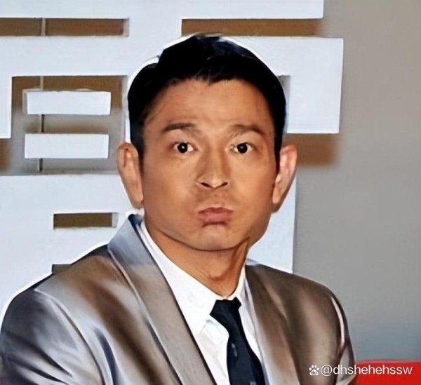 刘德华：娱乐圈的时尚引领者，如何用穿衣展现高级感？