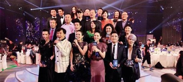 慈善夜赵丽颖直播募捐20万，个人再捐70万！