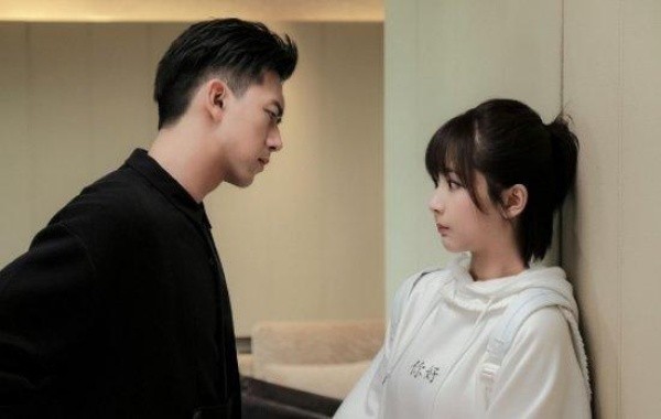 继《中餐厅3》后，杨紫又一档新综艺来袭，童颜夫妇再相聚大变样