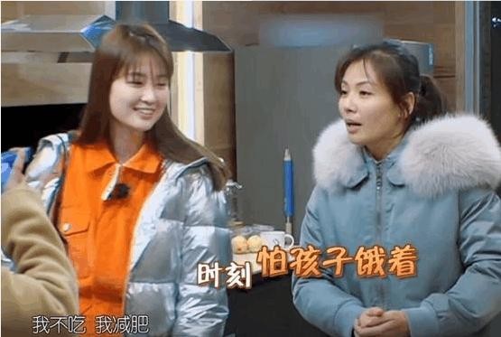 《亲爱的客栈》节目组忘关滤镜, 杨紫刘涛真实颜值暴露, 有点差距