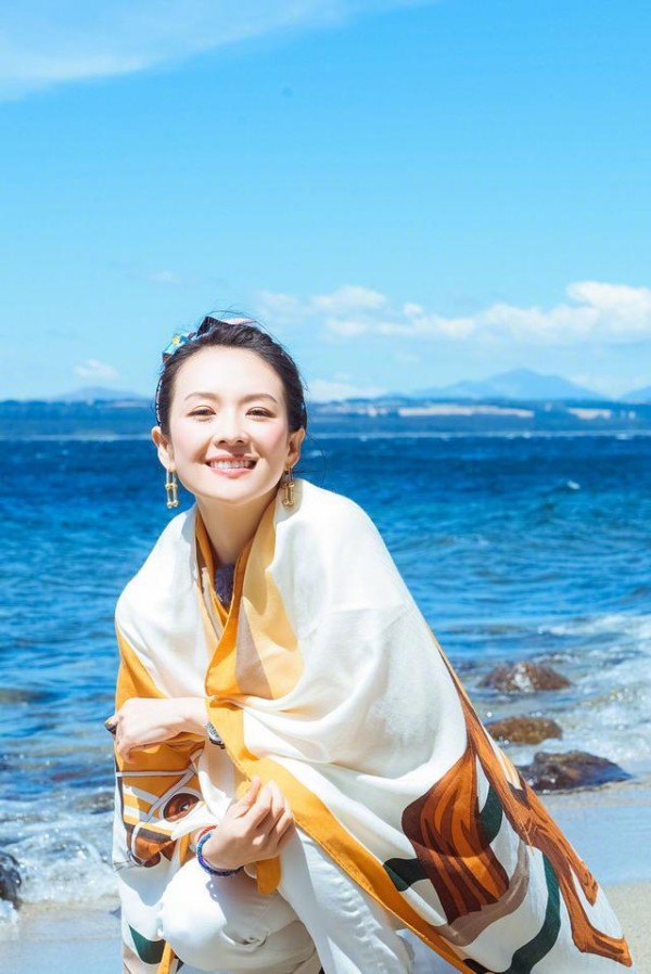 郑爽晒男友遭脱粉，凸显流量明星的困局：成也粉丝，败也粉丝