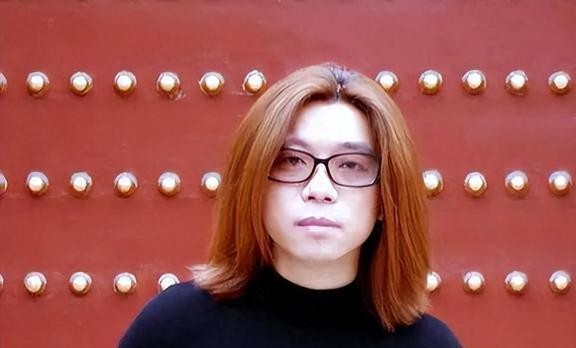 音乐才子郭峰60岁仍未婚无儿无女，一生全部献给音乐