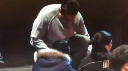 《演员的诞生》“秀”演技，胡歌当众“秀”下跪，鄙视与敬佩！