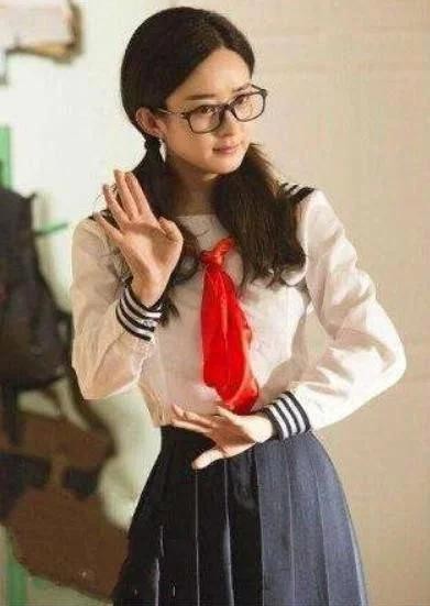 赵丽颖被导演要求穿上JK制服，看清生图下的状态，这不是未成年
