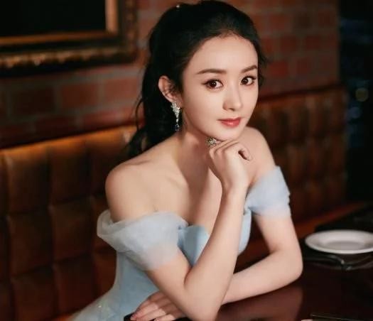 赵丽颖被导演要求穿上JK制服，看清生图下的状态，这不是未成年