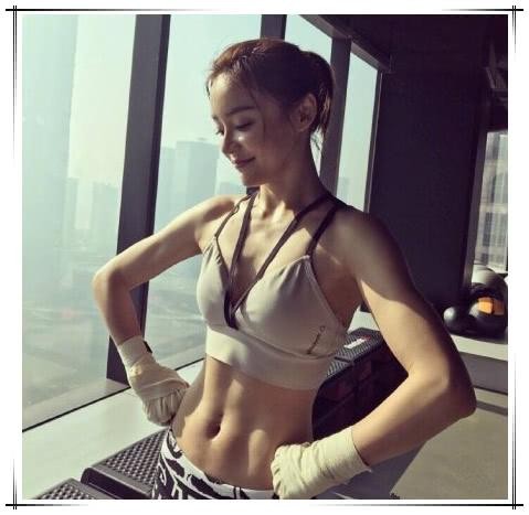 女星健身照，袁姗姗魔鬼身材，热巴挑战高难度，赵丽颖太惊艳！